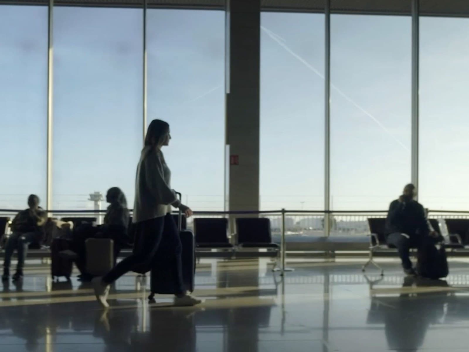 Travellers waiting at an airport gate, with a 'Flying Blue for me' panel alongside